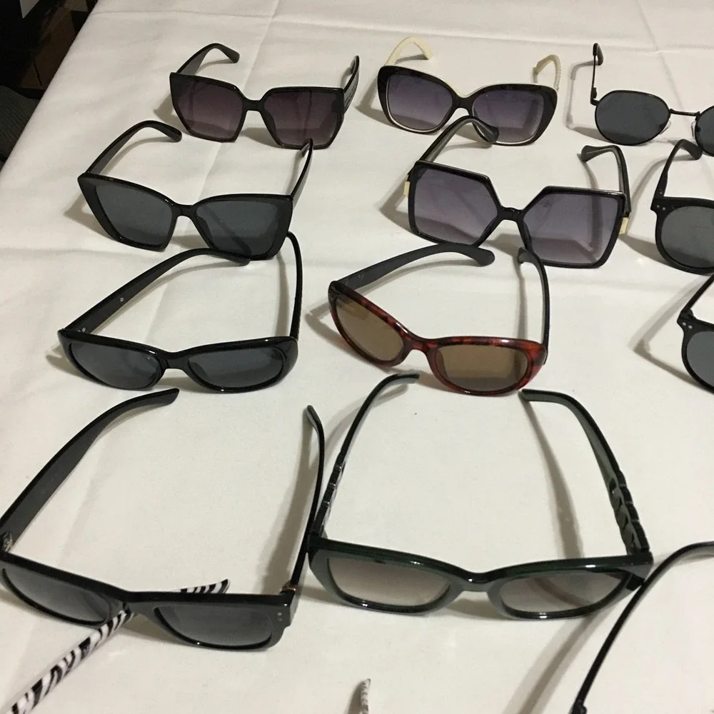 Lot of 23 Sunglasses Unisex Mixed Colors Styles Roxy Steve Madden Hilfiger
